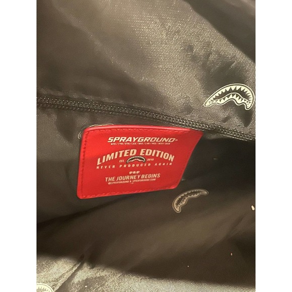 BROKEN ZIPPER Spray ground Sharks in Paris Duffel/Carry on Bag Blue - Picture 10 of 10